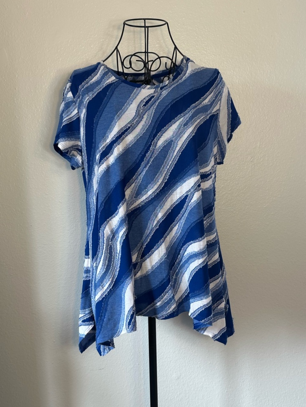 Vera Wang Y2K 2000s Blue and White Patterned Shirt